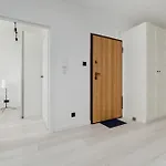 Bright Apartment With Balcony Close To The Poniatowski Park Lodz By Noclegi Renters