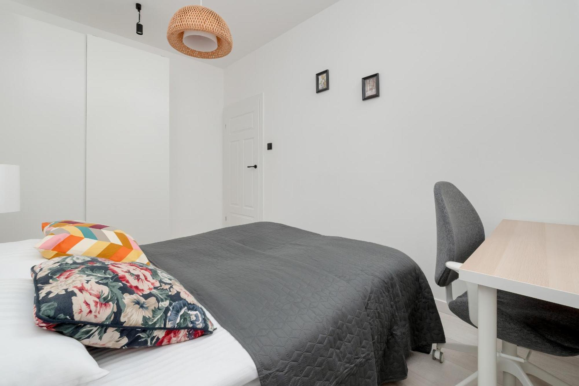 Bright With Balcony Close To The Poniatowski Park By Renters Apartament